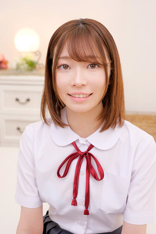 ＜素人＞ 素人女子校生限定！ パンティ素股でカチカチのAV男優ち○ぽが...