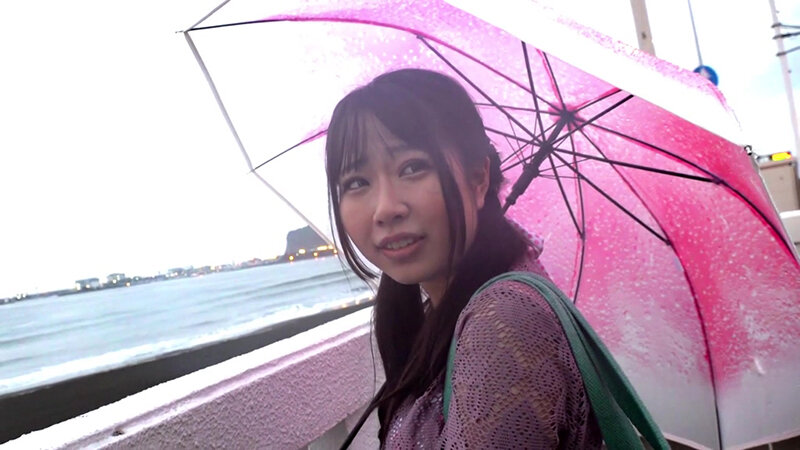 ＜素人＞ 湘南ビーチで声をかけたビキニギャルが火照った身体をクールダウ...