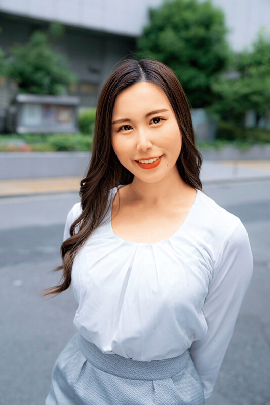 ＜素人＞ 出ちゃってます…ため息が出るほど美しい人妻たちが街中でナンパ...