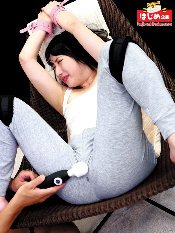 ＜素人＞ 第2回ノーパンスウエット染みたら負けよ電マ濡れ我慢対決 『F...