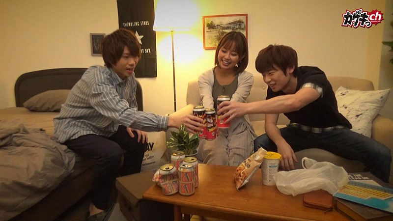 ＜素人＞ ニンゲン観察 宅呑み中、友達がすぐそばにいるのにも関わらず暴...