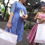 ＜素人＞ 結婚式場付近でモデルのようなパーティドレスを着こなす挙式帰りの女子たちをナンパ！綺麗なフォルムの美女たちに中●しセックス決めちゃいました！！ 『FANZA』