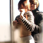 ＜素人＞ ごく普通のショートカットでスタイル抜群の美熟女さん、高層ホテルで他人棒でイキまくりSEX！ 『FANZA』