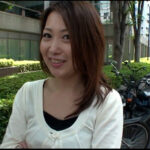 ＜素人＞ 街行く素敵な奥さんに謝礼をチラつかせてイケナイアルバイト！素人丸出し剛毛股間に他人棒ずぼり！ 『FANZA』