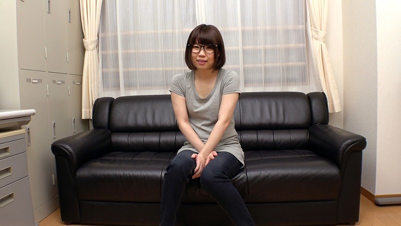 ＜素人＞ ハンバーガー屋でバイトに励むブサカワのカメラ女子学生 松浦さ...