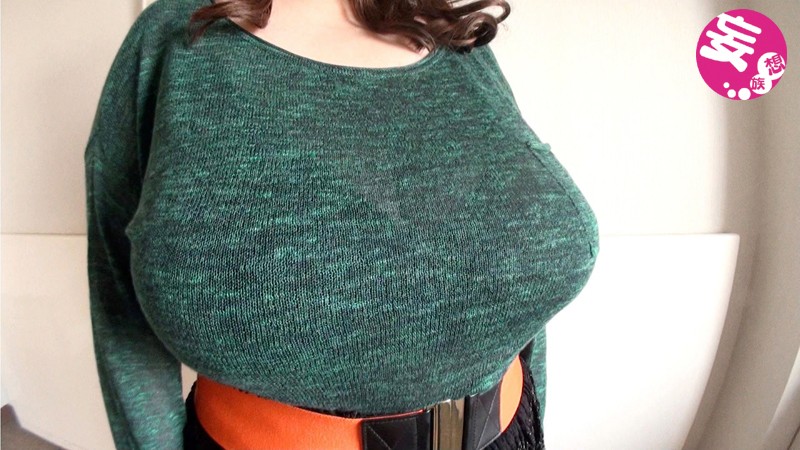 ＜素人＞ 完全独占！ Pカップ！ デビュー！ ヘソまで届く圧巻の超乳新...