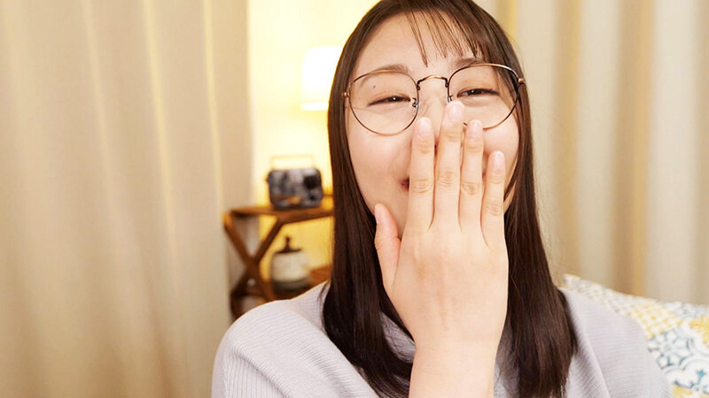 ＜素人＞ 【超A5ランク素人産最高級肉入荷】おとなしそうな地味メガネな...