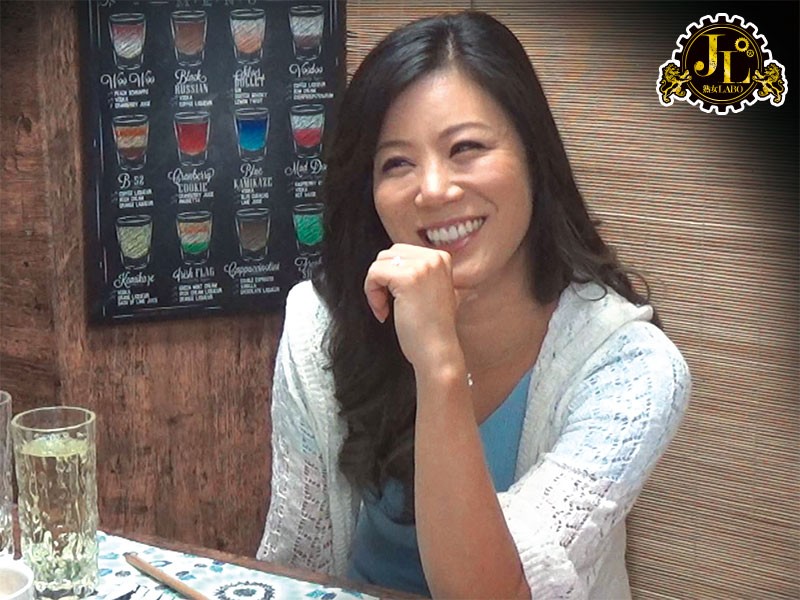 ＜素人＞ 「おばさんを酔わせてどうするつもり？」若い男女で溢れ返る相席...