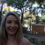 ＜素人＞ キャット・スクィット 28歳 Cカップ オーストラリア マ○コに挿入したら潮吹きまくり！ 『FANZA』