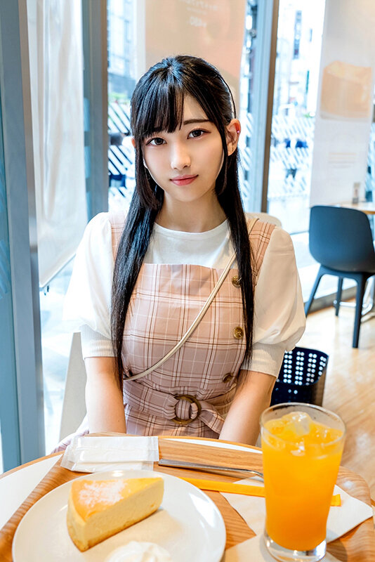 ＜素人＞ 顔出し！素人女子大生！脱いだら天然Gカップ1年生 りおちゃん...