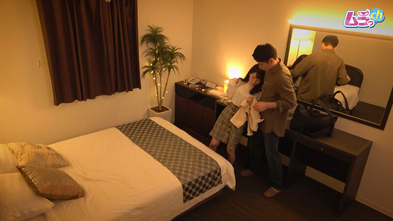 ＜素人＞ ホテル盗撮 小悪魔女子大生バイトに言い寄られるままチ○ポを食...