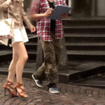 ＜素人＞ 街行くおしゃれで素敵な美脚奥様をファッションインタビューと謝礼をちらつかせロケ車に誘い下着の中身チェック！？旦那に怒られると言いつつ股間を露わにイキまくる性欲旺盛不貞妻に中出し！ 『FANZA』