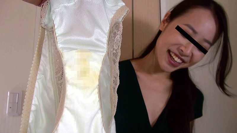 ＜素人＞ 素人娘のオマ○コに今まさに密着している絶賛使用中の汚パンティ...