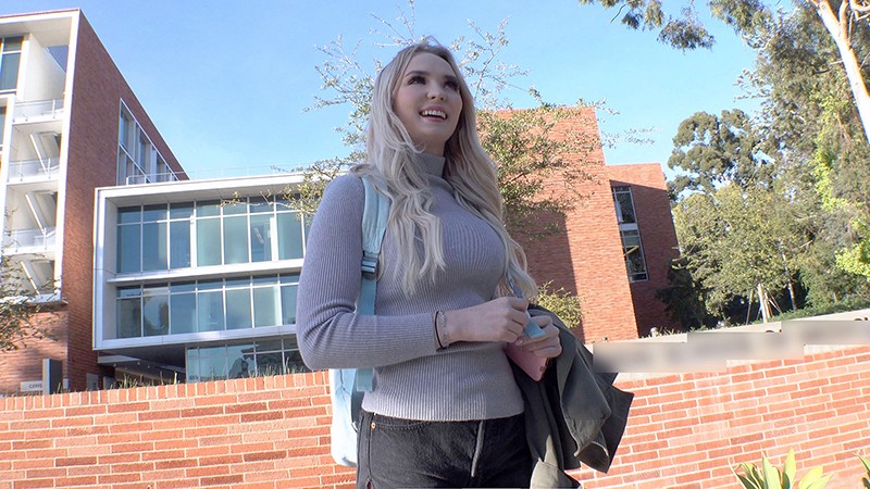 ＜素人＞ ロスでナンパした笑顔の素敵な陽キャ女子大生が透明美肌とピンク...