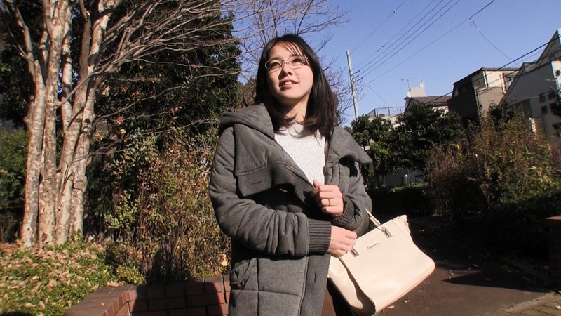 ＜素人＞ むっつりスケベな みゆきちゃんママ地味メガネのくせに男優チ○...