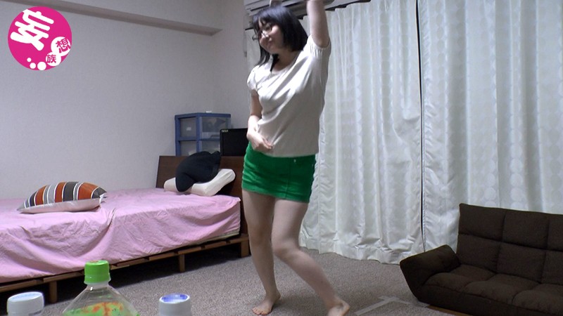 ＜素人＞ 完全自画撮りストリップ・ダンス 『FANZA』