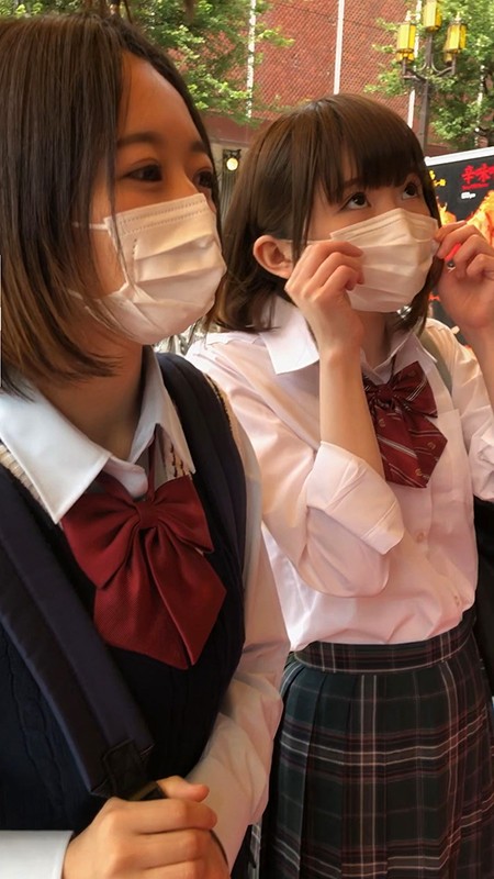 ＜素人＞ 噂の歌舞伎町Wアナル少女2人組 オジサン4人と4穴生中出しS...