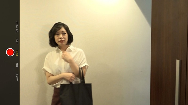 ＜素人＞ 会社の女上司がデリヘルで働いていたので弱みにつけこみ本●（1...