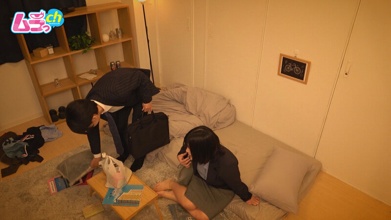 ＜素人＞ ニンゲン観察 同期男との浮気セックスで貧乳と浮気された自尊心...