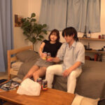 ＜素人＞ ニンゲン観察 男友達と仲良くAV鑑賞…してるうちにオマ〇コウズウズ！我慢できず友人のチ〇ポに手を掛ける、淫乱すぎる女友達 『FANZA』