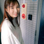 ＜素人＞ カメラ（スマホ）一台だけ持った美少女を童貞君の自宅に訪問させるドキュメンタリー！男女2人きり…悩める男の姿に発情しちゃって筆下ろし ゆい＆さくら 『FANZA』