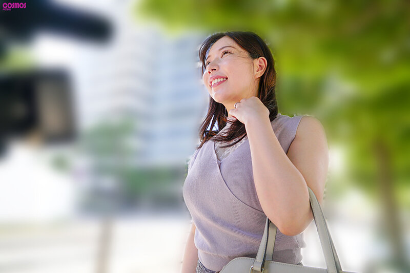 ＜素人＞ 素人妻が一般大学生の自宅にコンドーム1つ渡され一泊一度のゴム...