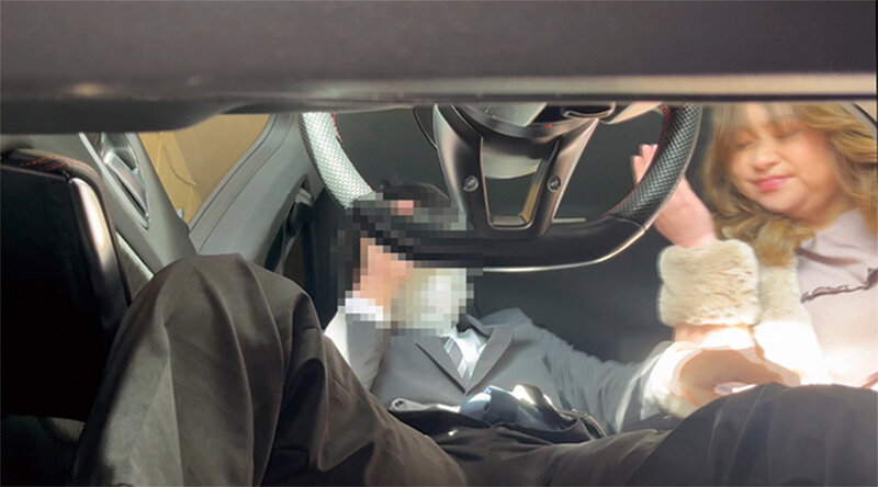 ＜素人＞ 個人撮影車内@フェラチオ口内射精 『FANZA』