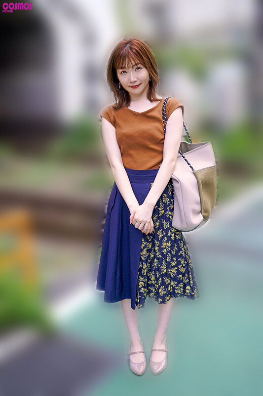 ＜素人＞ 素人妻が一般大学生の自宅にコンドーム1つ渡され一泊一度のゴム...