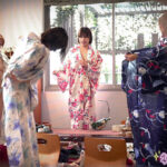 ＜素人＞ 【流出映像】仲良しママ友子育てサークル【つかさ、うみ、はずき、あやめ】～つかさ＆うみ編～ 『FANZA』