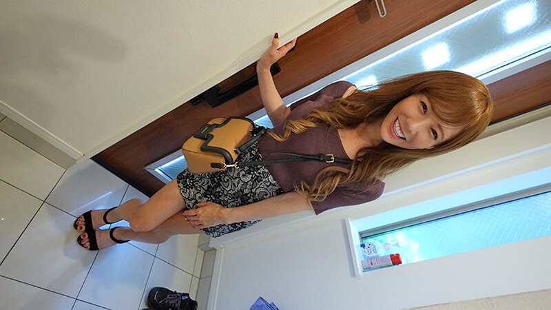 ＜素人＞ えっ！！こんな場所で！？ 素人娘のドキドキこっそりフェラチオ...