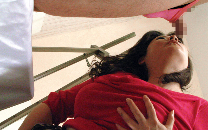 ＜素人＞ 美術教室でデッサン中の人妻さんにセンズリ鑑賞してもらったら…...