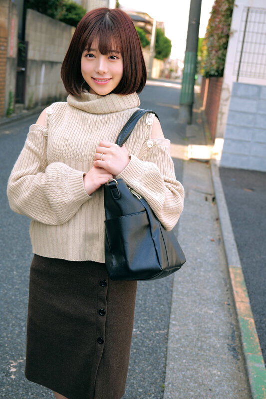 ＜素人＞ 清楚で綺麗な若妻のぞみさん＆こはるさん「童貞君の包茎ち○ぽの...