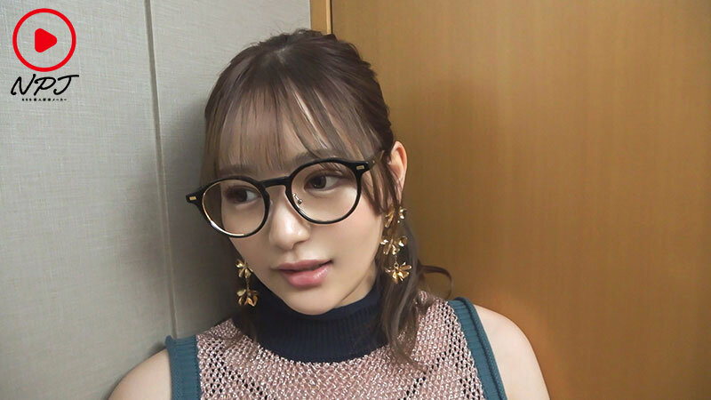 ＜素人＞ マッチングアプリでゲットしたインテリ美女妻を脱がせてハメまく...