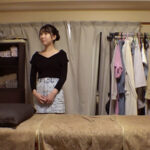 ＜素人＞ 媚薬オイルマッサージ 痴●盗撮＆中出し素人娘VOL.61 超強力媚薬を配合したマッサージオイルを施術中に知らずに塗りこまれたオンナは、身体の火照りに驚き、チ〇ポを欲しがる自分に戸惑い、垂れ出したマン汁に恥ずかしがりながらも生ハメ中出しまで欲してしまう！ 『FANZA』