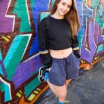 ＜素人＞ ロスでナンパしたスケボー大好き留学生が日本の中年おじさんにお願いされて断れず赤面困惑AV出演レイニー（21歳） 『FANZA』