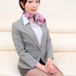 ＜素人＞ 黒パンスト越しの童貞チ〇ポ3cm挿入！敏感なマ〇コを刺激されて 奥まで挿れて欲しくなっちゃってCAさんが生で筆おろし！ ガニ股騎乗位で連続絶頂！ 『FANZA』