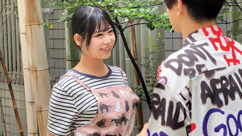 ＜素人＞ カフェ店員真正中出しナンパ！休憩中のエプロン姿が可愛い素人娘...