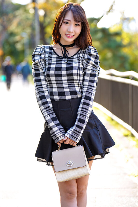 ＜素人＞ 【清楚な癒し系】現役アナウンサースレンダー若妻 デカチンに快...