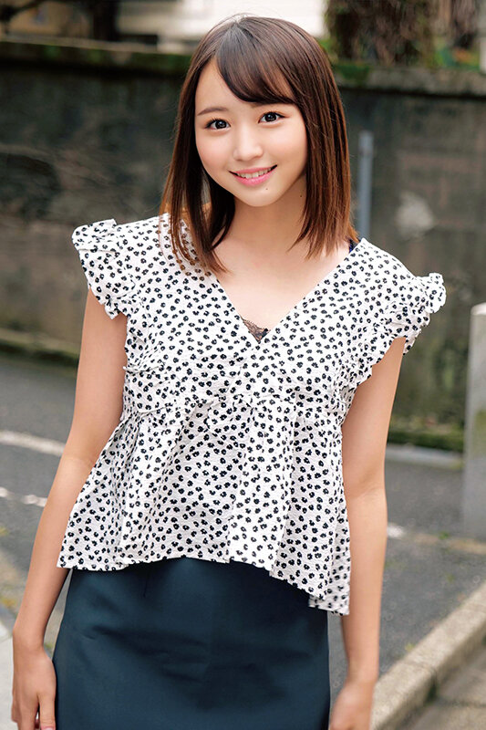 ＜素人＞ 中出し処女のウブなオマ〇コにアツアツの精子を大量投入！種付け...