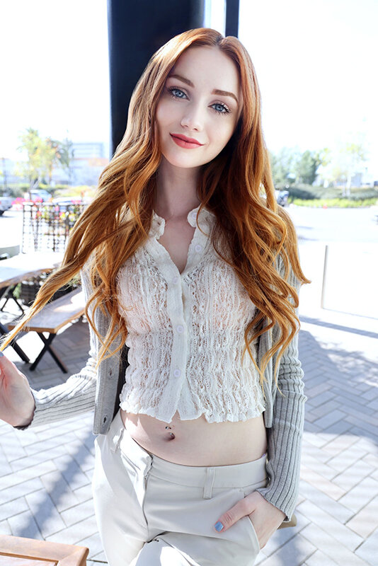 ＜素人＞ LAの高級車ディーラーで働く美肌の赤毛女子に生ハメセックス！...