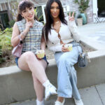 ＜素人＞ ロスでナンパしたセックスポテンシャル高めの大学生2人組を勝手にAVデビュー！！ピクシ―（23）＆レイナ（21） 『FANZA』