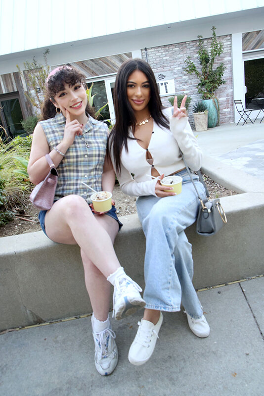 ＜素人＞ ロスでナンパしたセックスポテンシャル高めの大学生2人組を勝手...