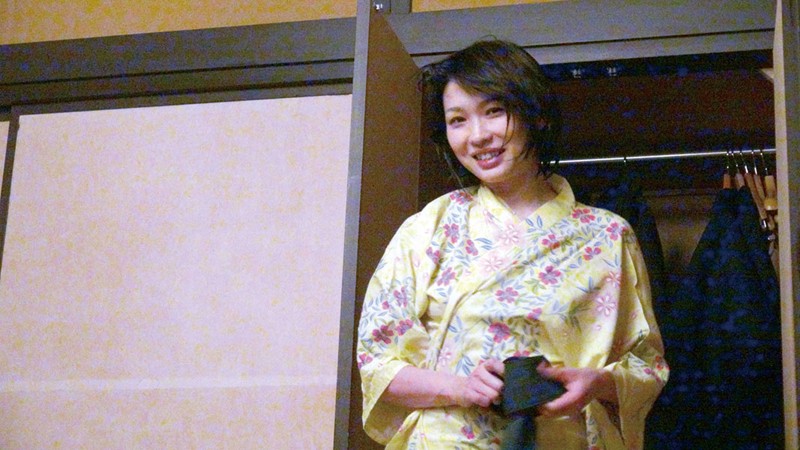 ＜素人＞ 人妻湯恋旅行 蔵出し秘蔵映像集【一】 『FANZA』