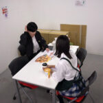 ＜素人＞ ニンゲン観察 日々J系バイトに舐められイジメられ追い詰められたダメダメ店長は、大人の威厳をチ●ポでわからせる 『FANZA』