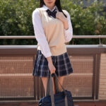 ＜素人＞ 平日の学校帰りに暇そうにしているJ●に声かけ 家に連れて帰ってコスプレさせて生中ハメ撮り バイトさぼってネ●フリ見ようと誘ったら、意外と食いついてきたからファーストタッチから性欲爆発イキ窒息 高身長スリム巨乳Hカップ 普通に地味だけど、性欲モンスター 『FANZA』