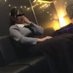 ＜素人＞ ヒトカラ人妻 白昼のカラオケBOX意識混沌性交 『FANZA』