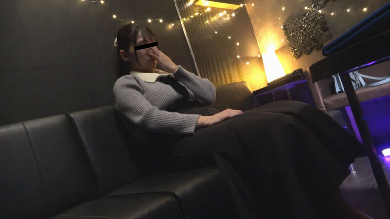 ＜素人＞ ヒトカラ人妻 白昼のカラオケBOX意識混沌性交 『FANZA...