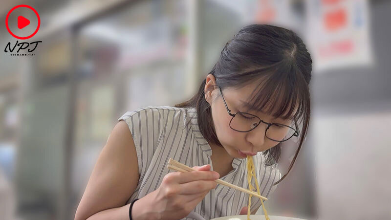 ＜素人＞ 地味メガネ巨乳とマッチング 自我が性欲に喰われ朝までナカイキ...