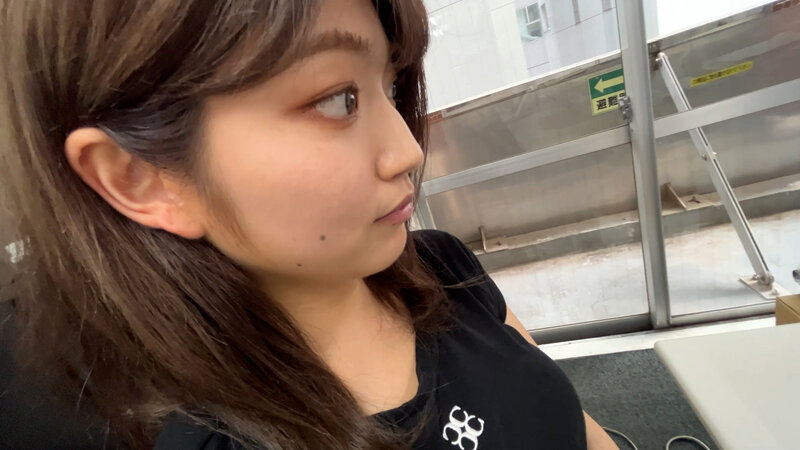 ＜素人＞ 街角で声をかけてパンツの染みを見せてもらう アクセサリーショ...