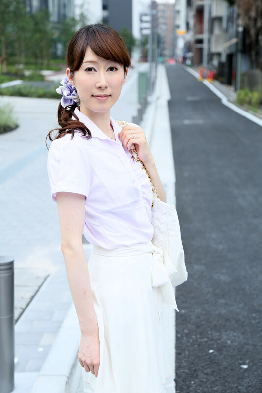 ＜素人＞ 普通の主婦もAV観たらオマ〇コ濡れちゃうの！？昼ドラ試写と偽...